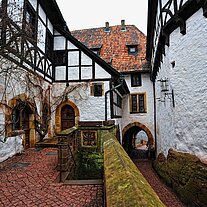 Innenhof und Eingangstor