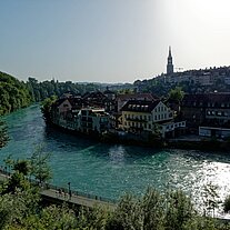 Blick vom Bärenpark zum Münster Aareschleife