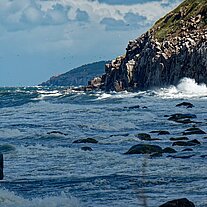Bei Teglkåsvej Brandung am Meer