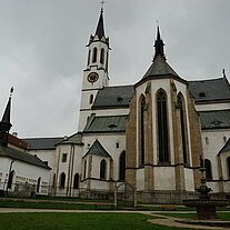 die Kirche von aussen