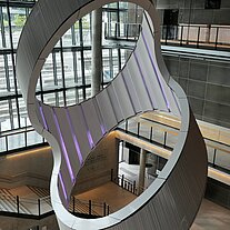 hängende Skulptur im Konzerthaus