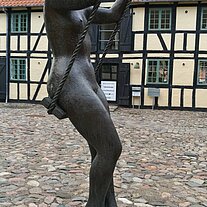 schaukelndes Mädchen