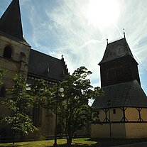 Kirche und Turm von Rakovnik