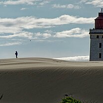 Gaby in der Wüste vor Rudjerg Knude Fyr